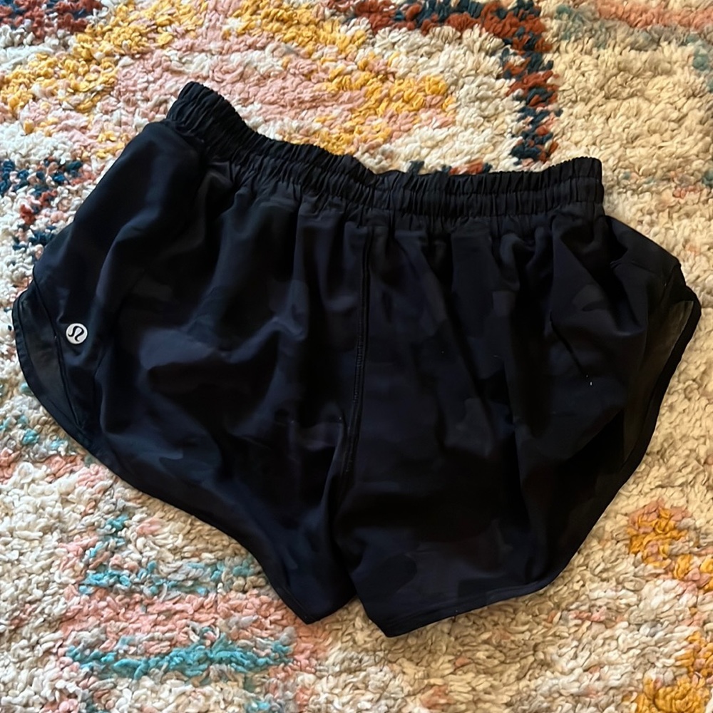 Lululemon hotty hot 6 regular 2.5 camo black
